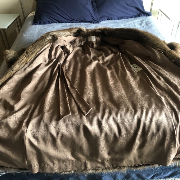 Full length beaver coat with bone button - Picture 4 of 10